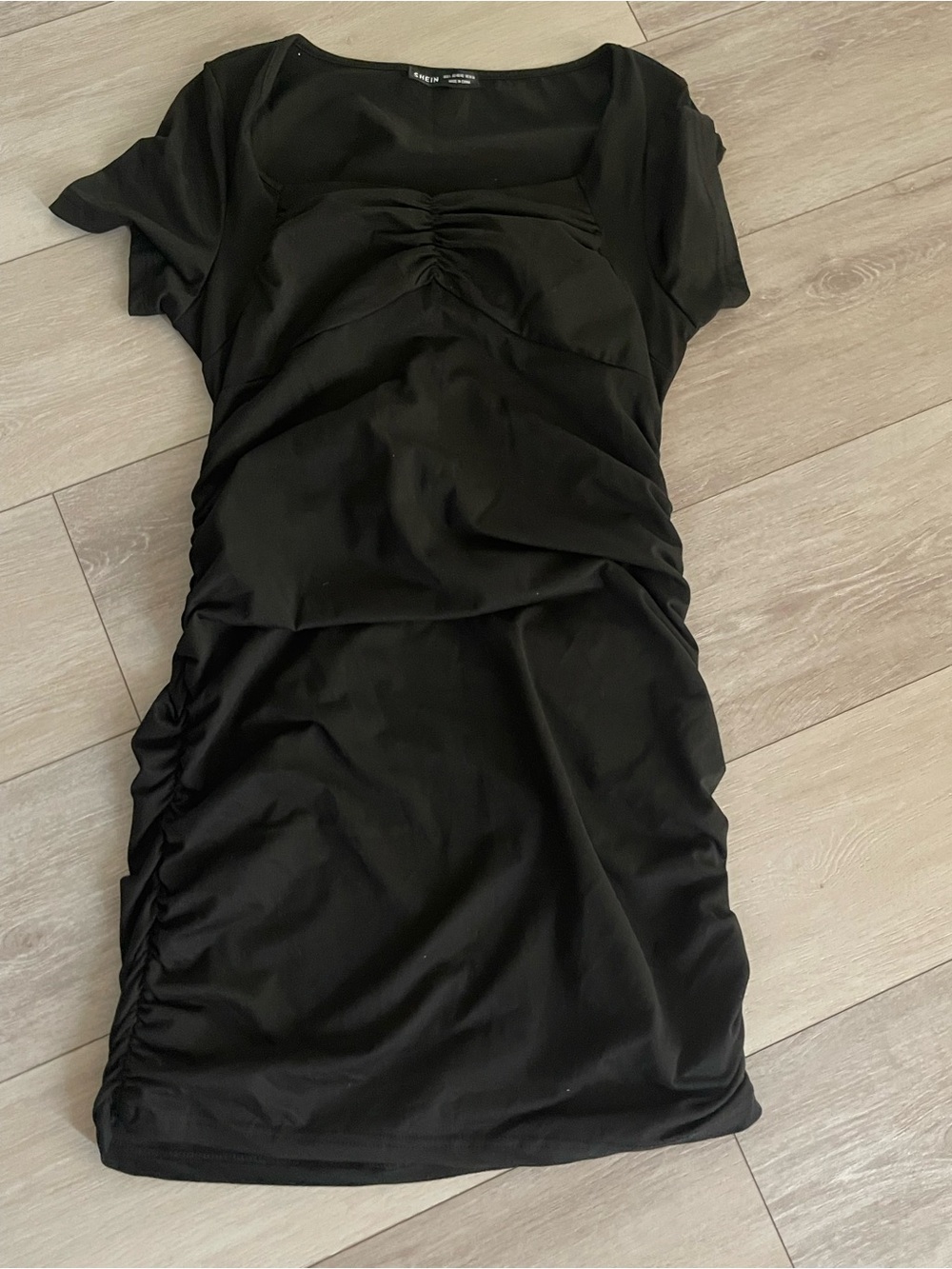 SHEIN Black Ruched Front Short Sleeve Dress